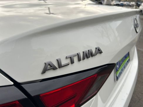 Used 2025 Nissan Altima 2.5 SV FWD image 31