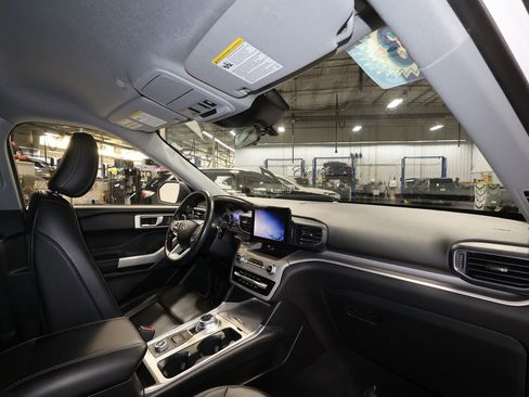 Used 2023 Ford Explorer XLT w/ Equipment Group 202A image 28