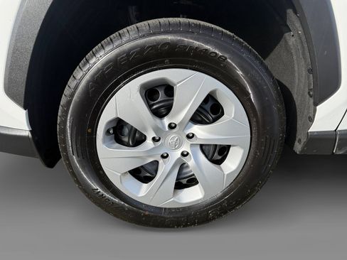 Used 2024 Toyota RAV4 LE image 9