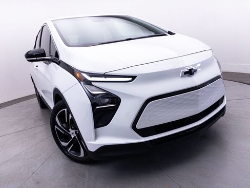 Used 2023 Chevrolet Bolt LT w/ Infotainment Package FWD image 10