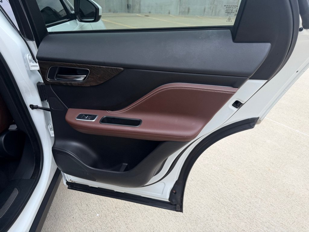 Used 2019 Jaguar F-PACE S AWD/4WD image 27