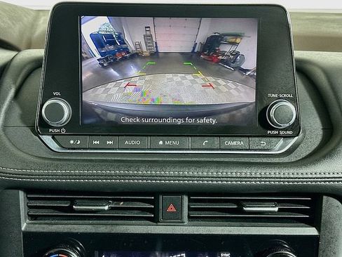 Used 2023 Nissan Rogue SV FWD image 15