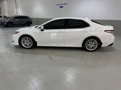 Used 2020 Toyota Camry XLE image 5