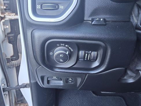 Used 2019 RAM 1500 Laramie image 24