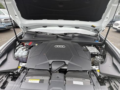 Used 2023 Audi Q8 Premium AWD/4WD image 34