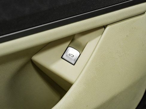 Used 2017 BMW 740i xDrive image 42