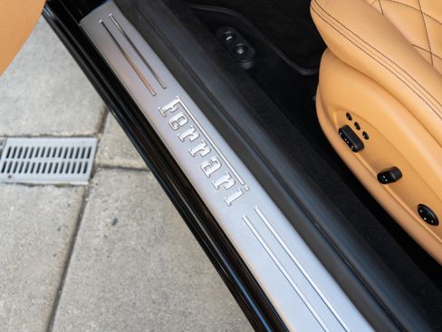 Used 2011 Ferrari California RWD image 14