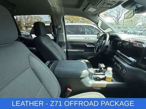 Used 2024 Chevrolet Silverado 1500 RST image 2