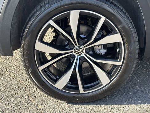 Certified 2025 Volkswagen Atlas SEL Premium R-Line image 7