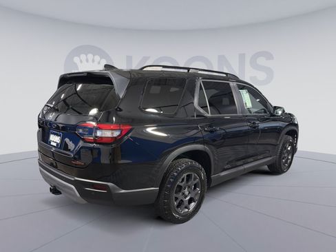 Used 2025 Honda Pilot TrailSport image 7