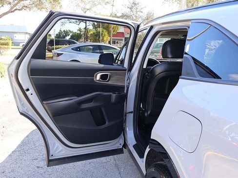 Used 2023 Kia Sorento EX w/ Panoramic Sunroof Package image 27