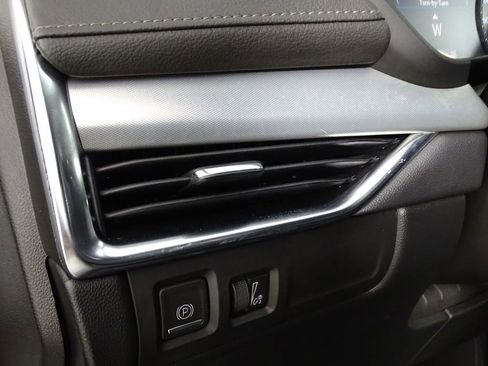 Used 2023 Cadillac XT4 Premium Luxury image 19