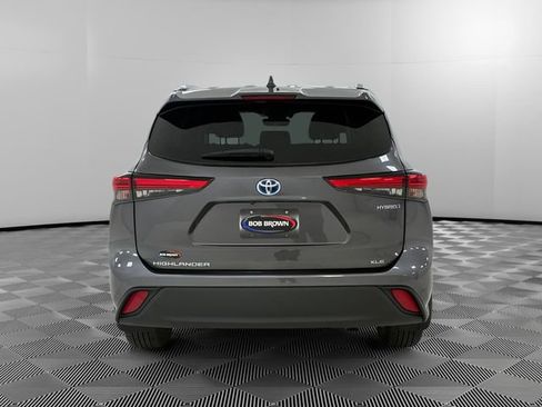 Used 2021 Toyota Highlander XLE AWD/4WD image 4