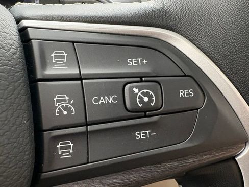 Used 2022 Jeep Grand Cherokee L Limited AWD/4WD image 42