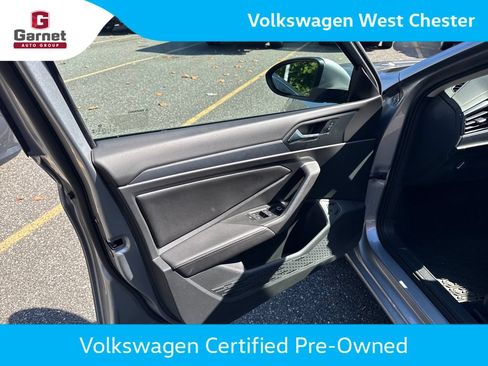 Used 2023 Volkswagen Jetta SE FWD image 11