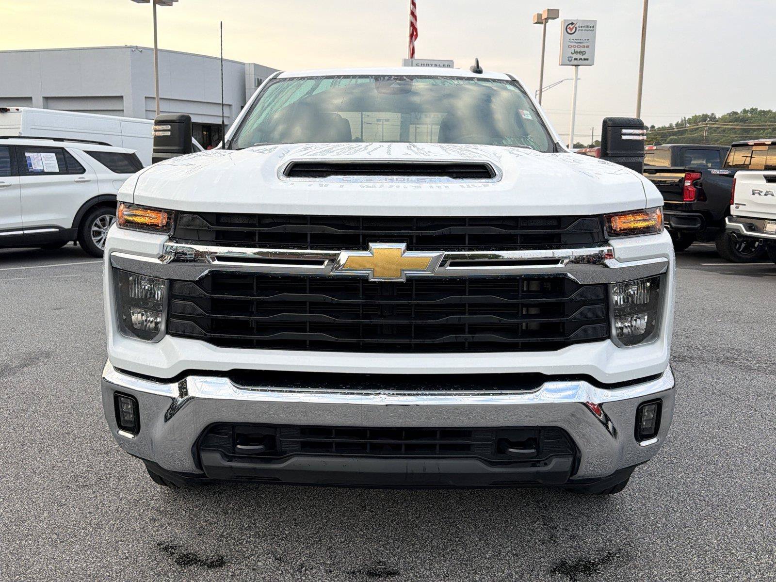 Used 2025 Chevrolet Silverado 2500 LT AWD/4WD image 3