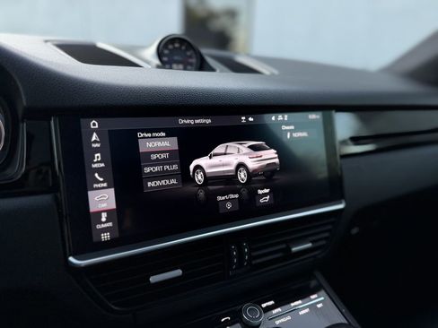 Used 2020 Porsche Cayenne S image 35