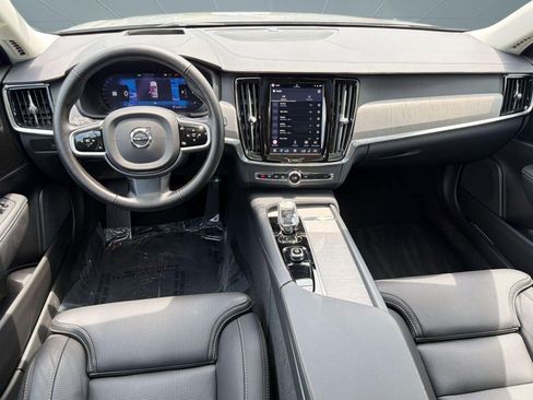 Certified 2025 Volvo V90 B6 Cross Country Ultra AWD/4WD image 17
