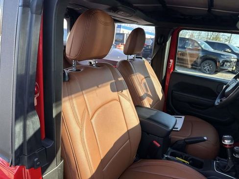 Certified 2025 Jeep Wrangler Sport image 25