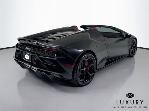 Used 2023 Lamborghini Huracan EVO image 6