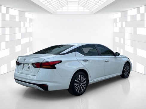 Certified 2025 Nissan Altima 2.5 SV FWD image 7