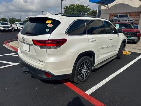 Used 2017 Toyota Highlander SE AWD/4WD image 8