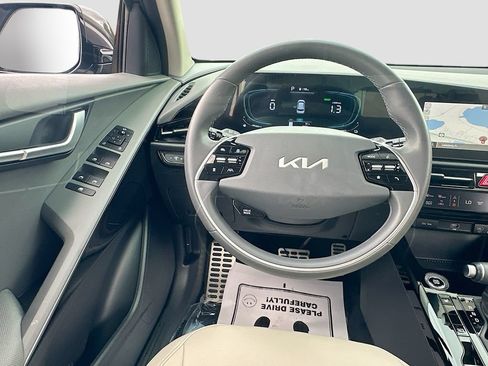 Certified 2025 Kia Niro EX Touring FWD image 23