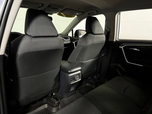 Used 2025 Toyota RAV4 XLE AWD/4WD image 21