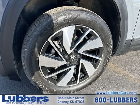 Used 2025 Volkswagen Atlas SE AWD/4WD image 10