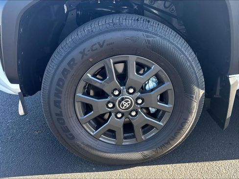 Used 2026 Toyota 4Runner SR5 AWD/4WD image 32