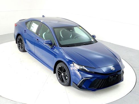New 2026 Toyota Camry SE image 9