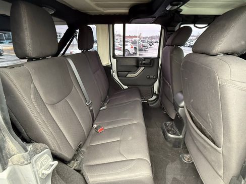 Used 2018 Jeep Wrangler Unlimited Sport w/ Connectivity Group image 14