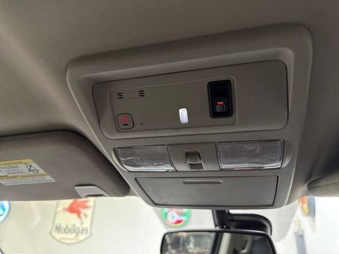 Used 2018 Nissan Titan SL w/ Chrome Package AWD/4WD image 29
