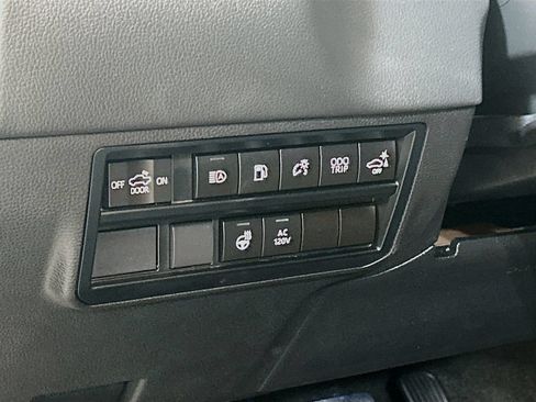 Used 2024 Toyota Tundra Limited AWD/4WD image 8