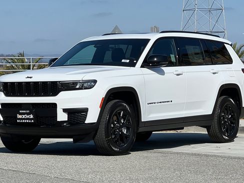 New 2025 Jeep Grand Cherokee L Altitude image 8