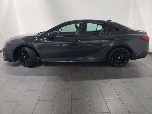 Used 2025 Toyota Camry SE AWD/4WD image 2