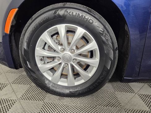 Certified 2018 Chrysler Pacifica Touring-L Plus image 9