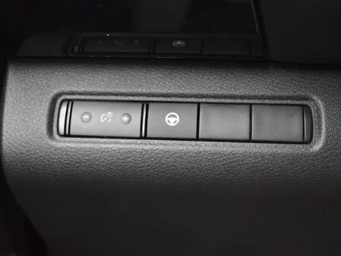 Used 2024 Nissan Pathfinder SV FWD image 22