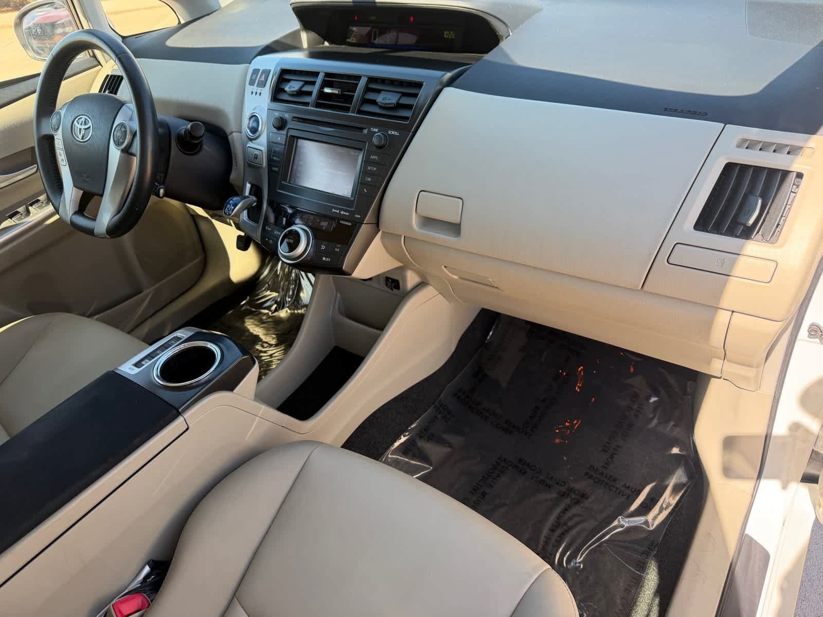 Used 2014 Toyota Prius V Five FWD image 11