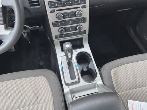 Used 2011 Ford Flex SE image 29