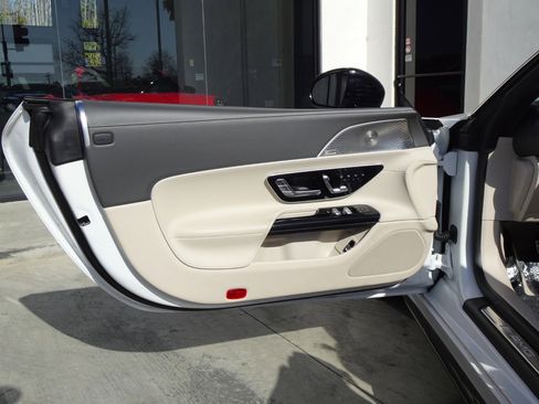 Used 2022 Mercedes-Benz SL 55 AMG 4MATIC image 12