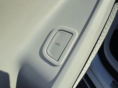 New 2026 Buick Enclave Avenir image 23