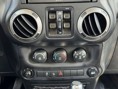 Used 2015 Jeep Wrangler Unlimited Sport w/ Quick Order Package 24S AWD/4WD image 11