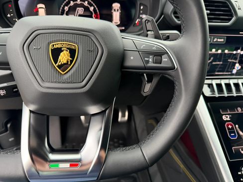 Used 2022 Lamborghini Urus AWD/4WD image 37