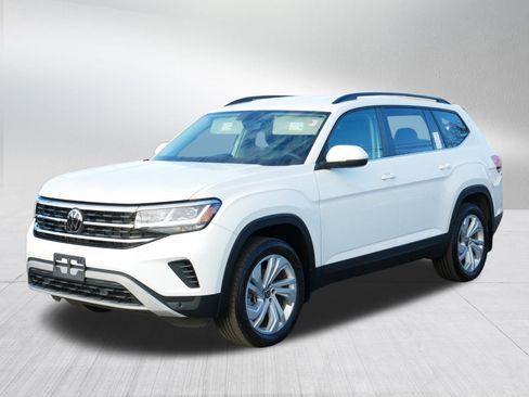 Certified 2023 Volkswagen Atlas SE image 3