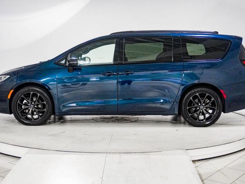 Used 2025 Chrysler Pacifica Limited FWD image 5