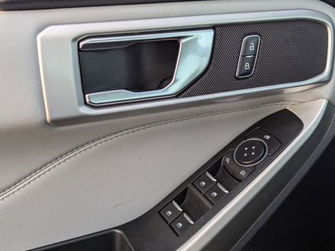 Used 2022 Ford Explorer XLT w/ Equipment Group 202A image 20