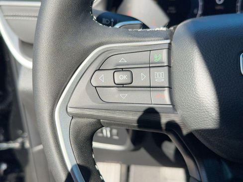 New 2025 Jeep Grand Cherokee Altitude image 16