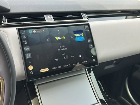 Used 2025 Land Rover Range Rover Velar S AWD/4WD image 28