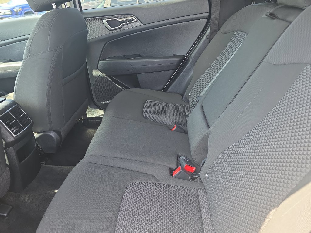 Used 2025 Kia Sportage LX FWD image 23
